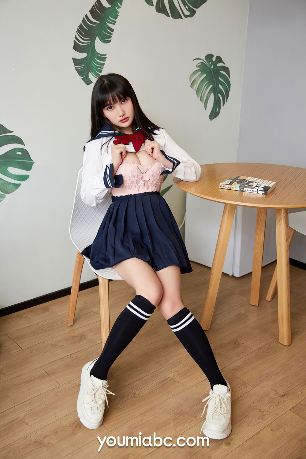 YOUMI尤美美女模特小尤奈长筒袜学生妹装扮JK制服系列写真