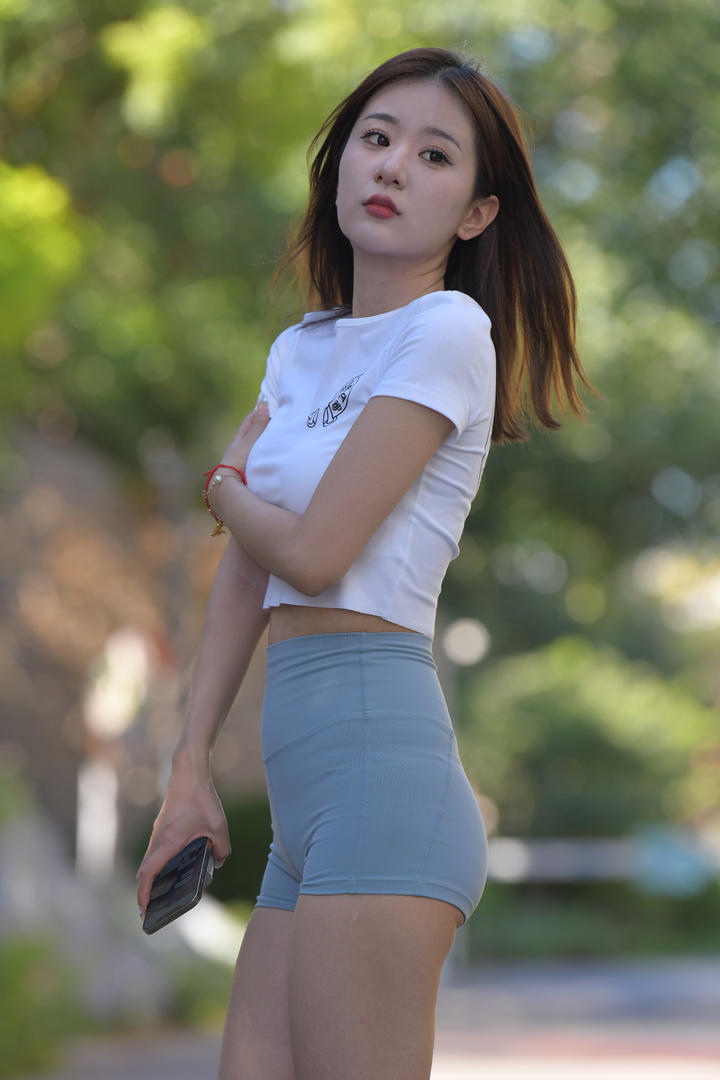 尤果网极品街拍粉嫩美女女生