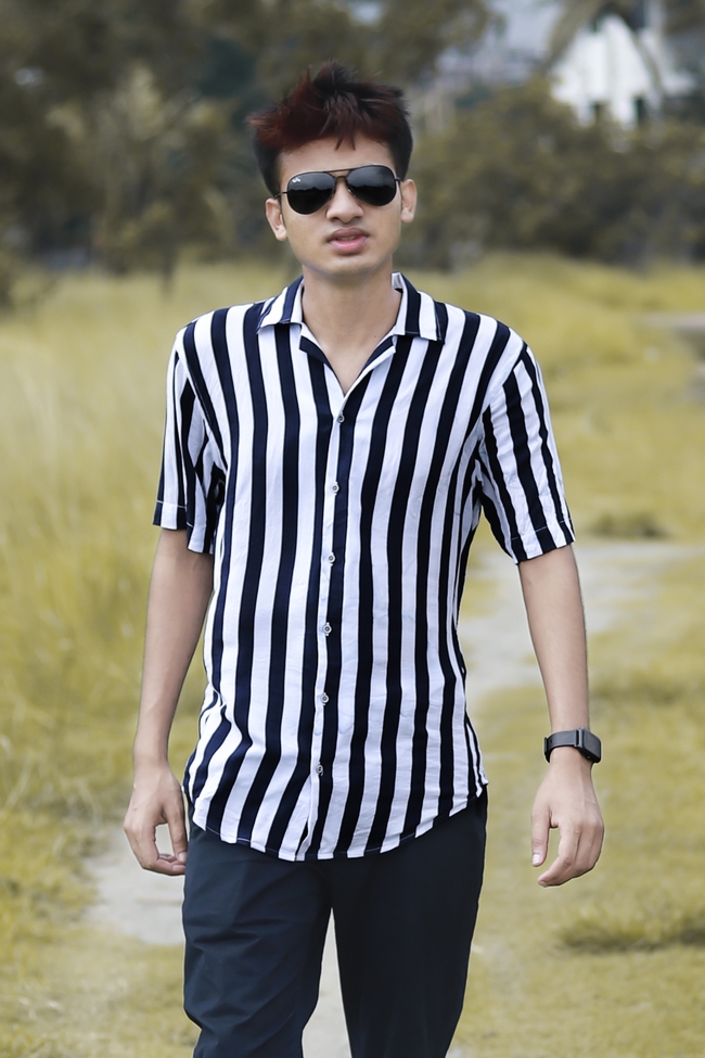 戴墨镜的条纹衫帅哥图片