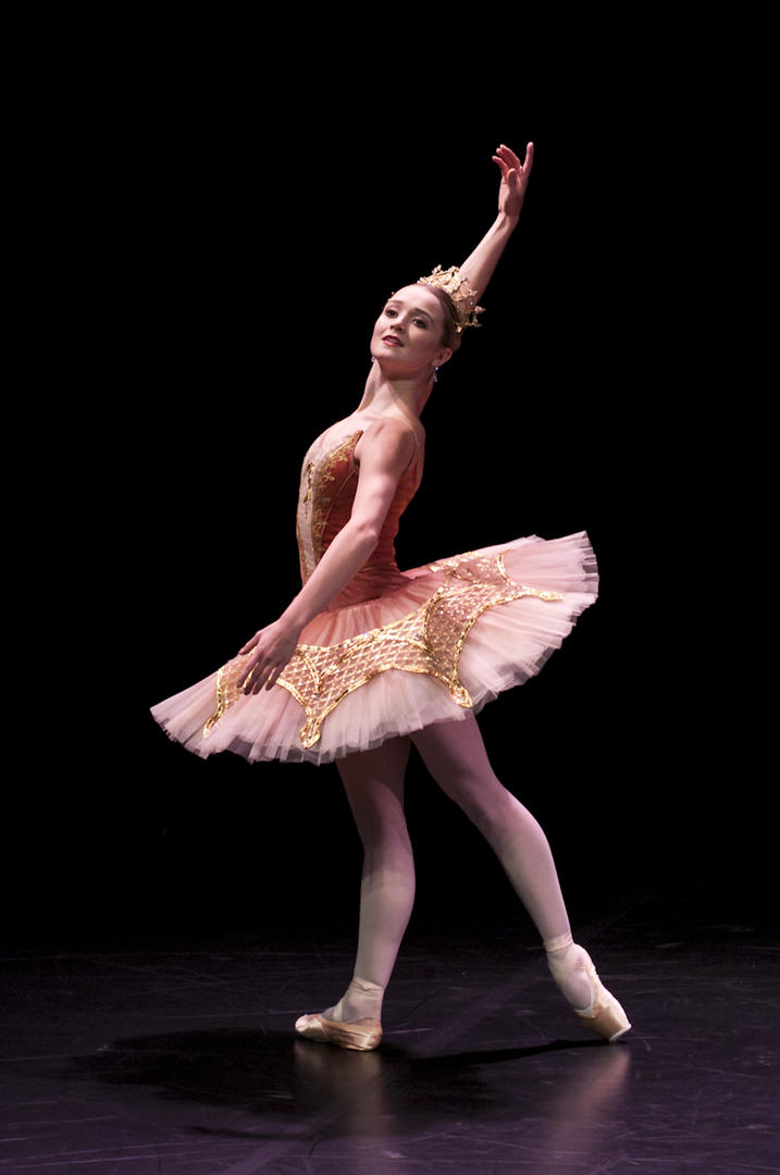 跳芭蕾舞的美女高清图片