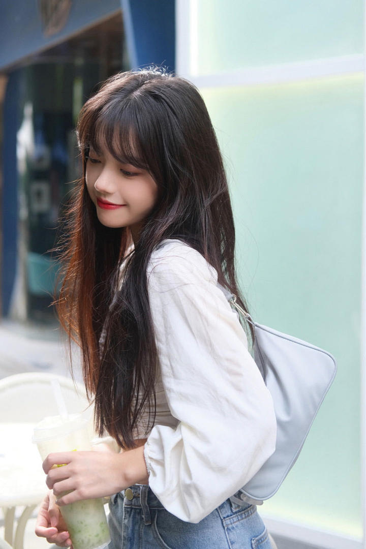 可爱甜美网红美女写真图片