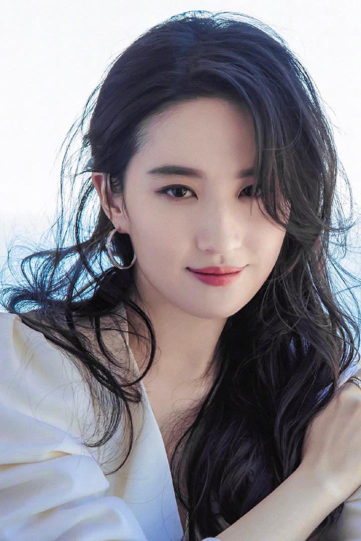 著名华裔女明星刘亦菲高清艺术照图片