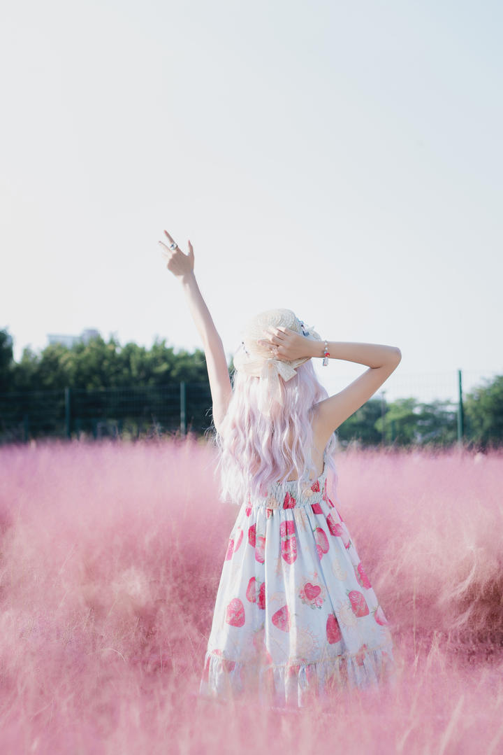 清纯网红小美女唯美背影写真图片