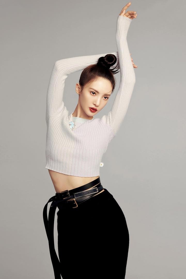 跳舞的性感美女明星金晨高清艺术照图片