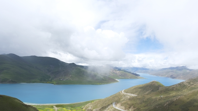 云雾缭绕山水风景图片