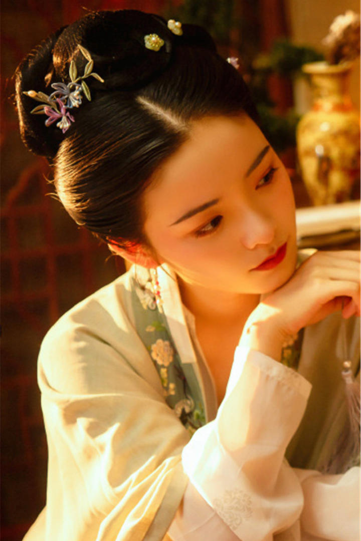 高颜值唯美古装美女艺术写真图片