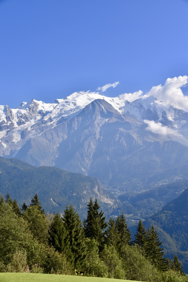 巍峨勃朗峰雪域高山风景摄影图片