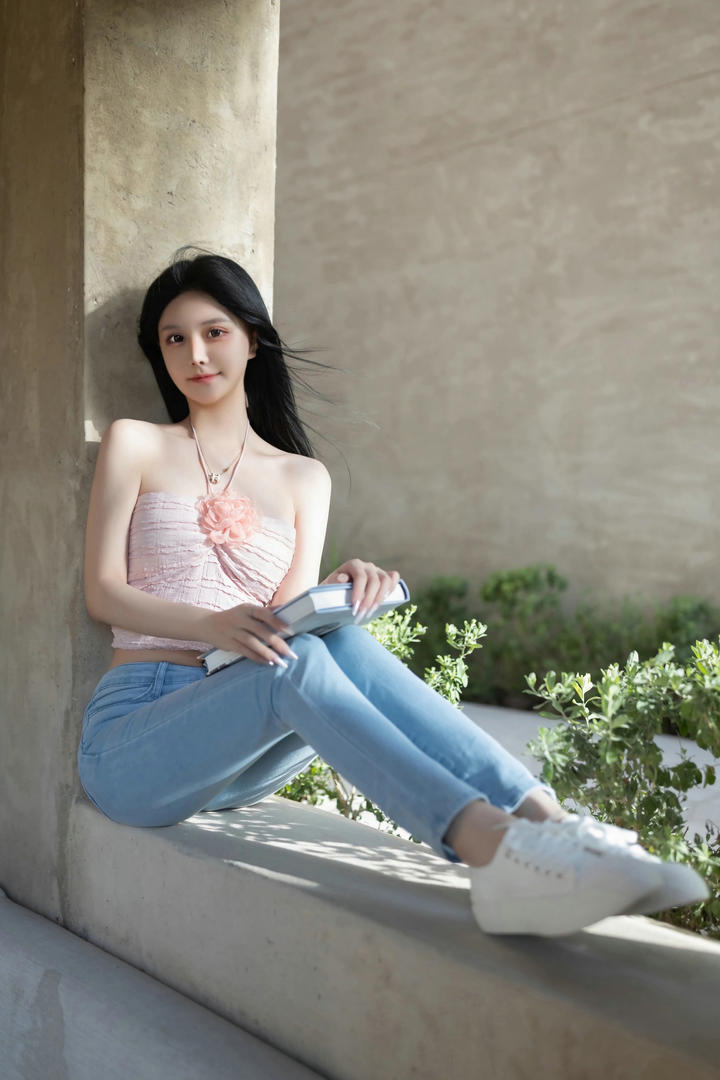 身材娇小的牛仔裤美女嫩模壁纸图片