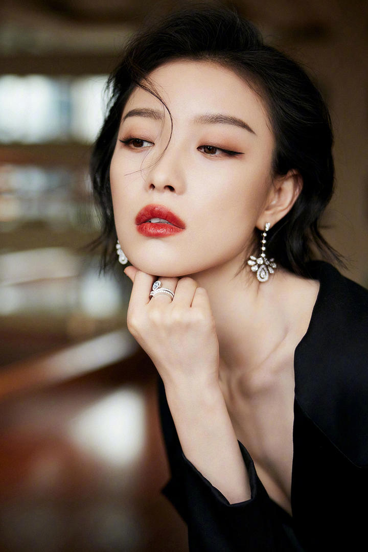 高清内地女演员倪妮性感红唇优雅写真图片