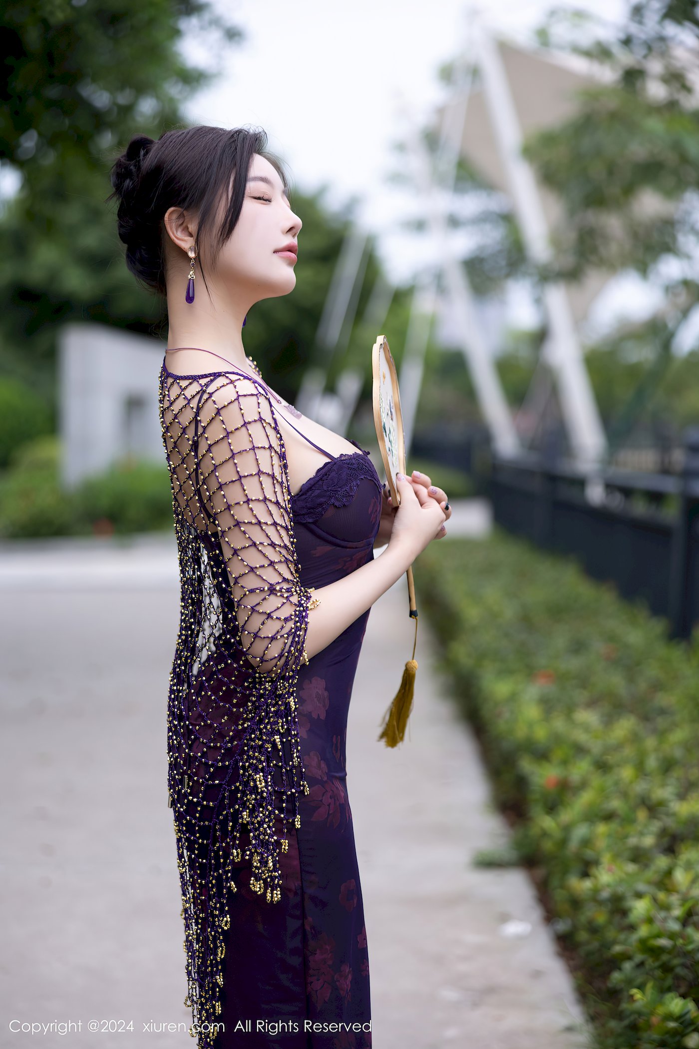 秀人网女神杨晨晨Yome紫色连衣裙搭配诱人肉丝性感写真