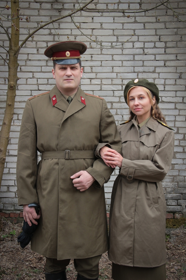 外国军装情侣写真图片