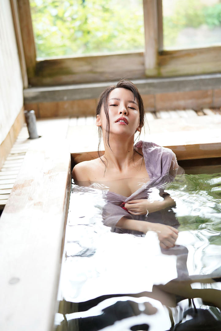 亚洲美女老师洗澡