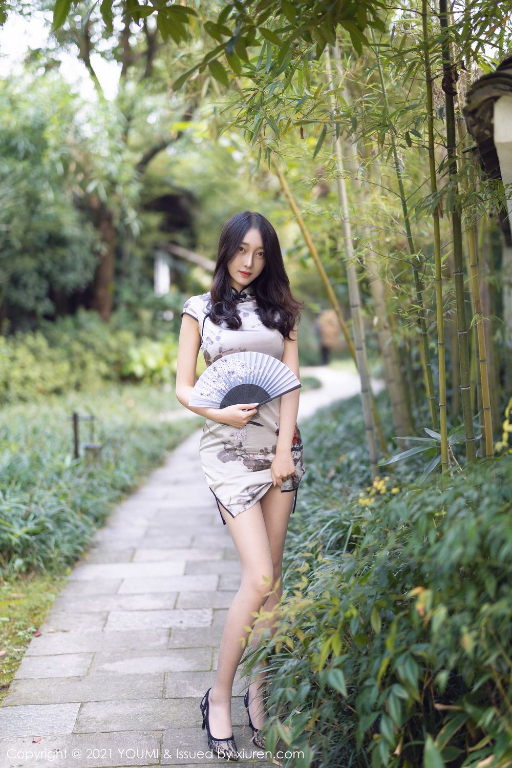 尤蜜荟丽质美女玥儿玥er古典旗袍丝袜美腿户外系列杭州旅拍