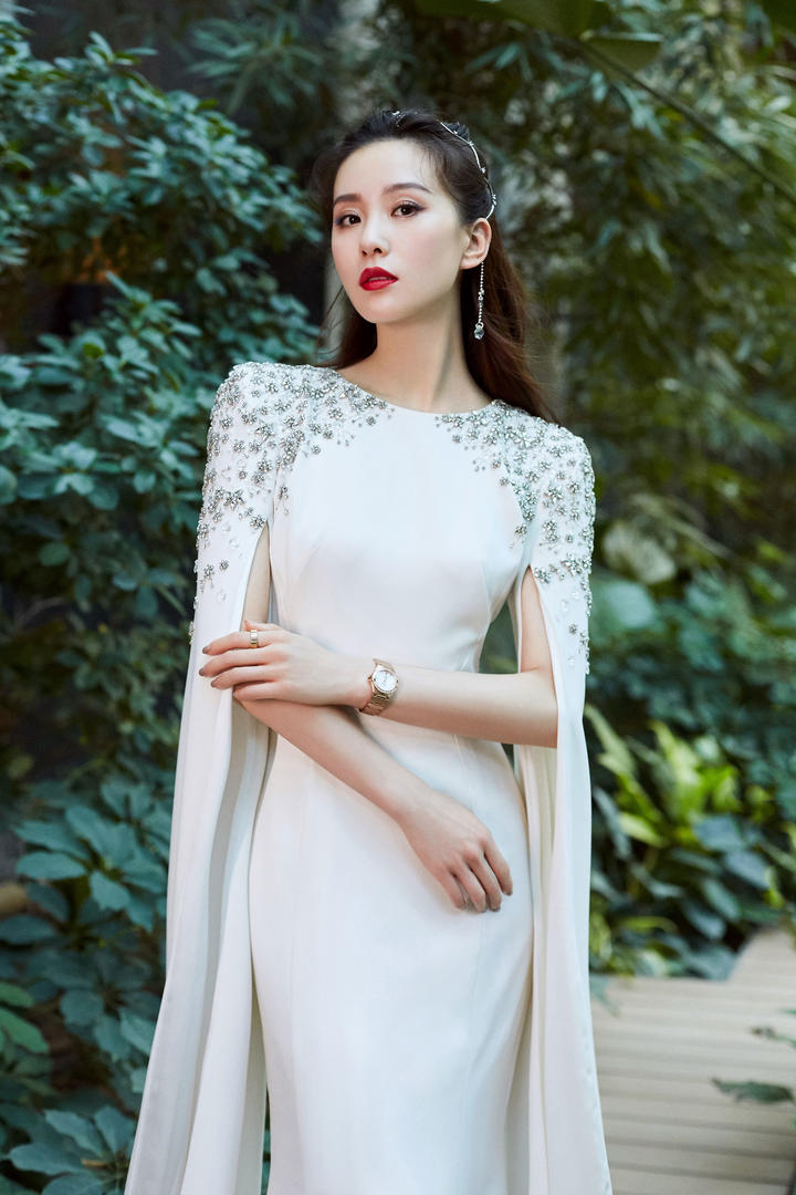 落落大方的气质美女明星刘诗诗高清图片