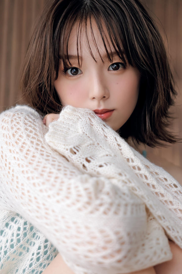 日本粉嫩美女大学生个人写真艺术照