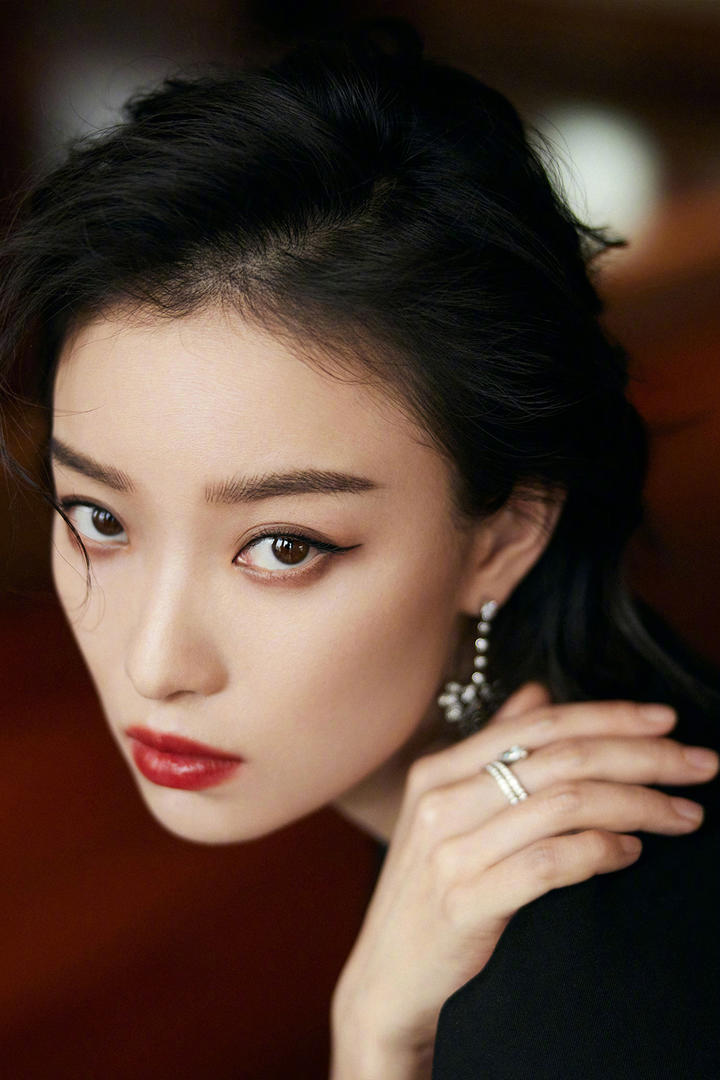 高清美女明星倪妮潇洒干练短发写真图片