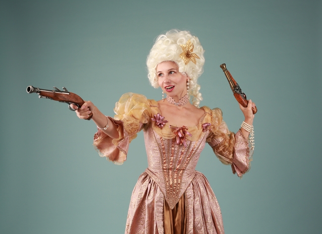 cosplay洛可可风格持枪美女图片