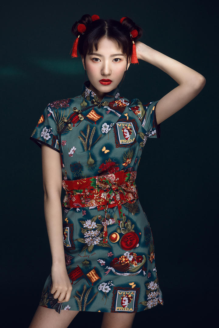 喜庆国潮古风美女艺术写真图片