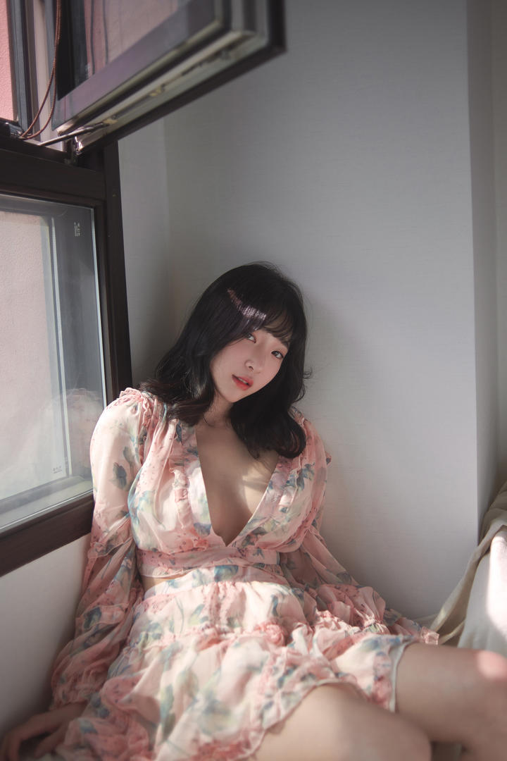 韩国睡裙美女模特494949大但人文艺术图片