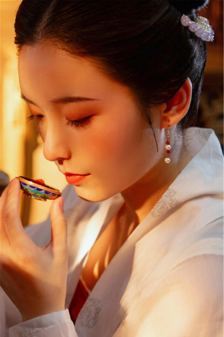 超清红唇古装美女特写图片