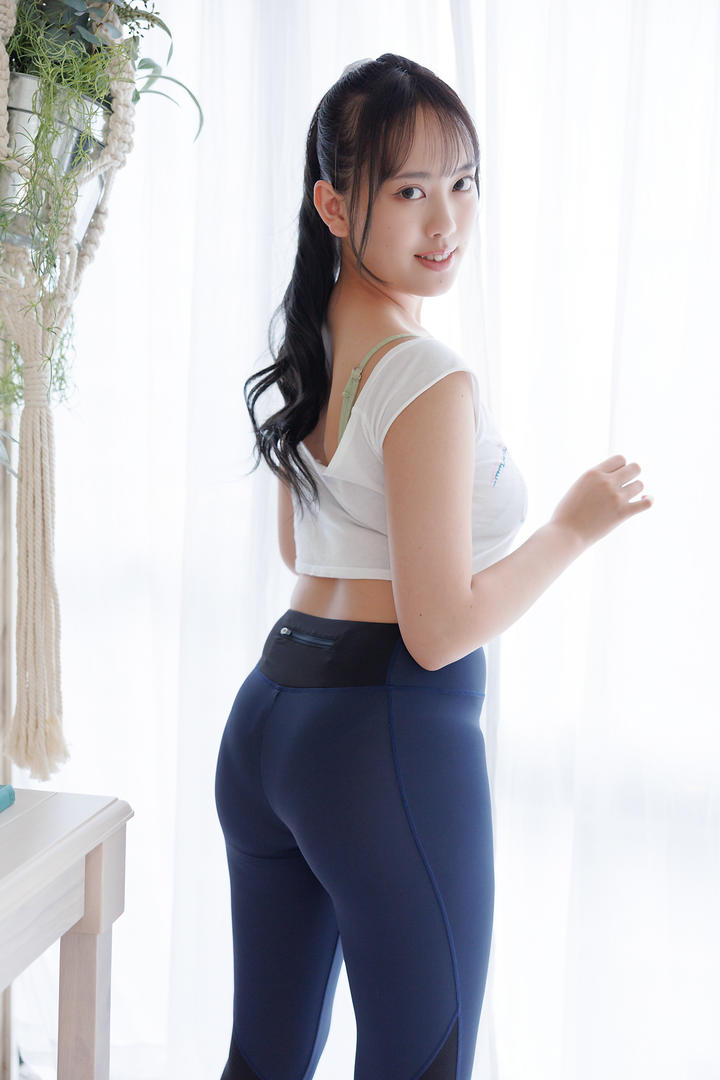 日本精品丰满瑜伽裤美女背影性感图片