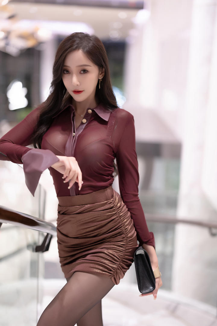 国产久久精品性感气质女神王馨瑶美女写真套图