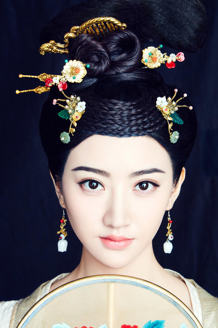 漂亮的国产古装美女明星景甜个人艺术写真图片