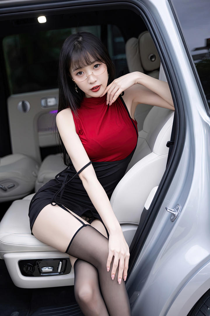 性感车模林星阑高清写真套图