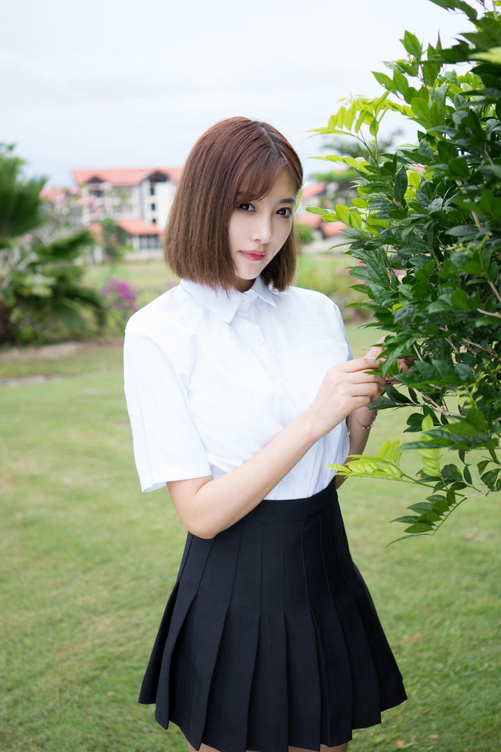 户外高清短发衬衣清纯女生写真