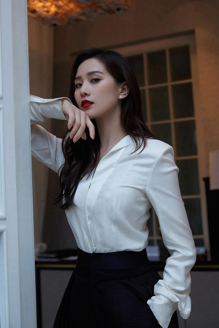 高清美女明星刘诗诗霸气女总裁写真图片
