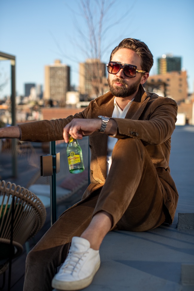 时尚西装墨镜大叔帅哥图片