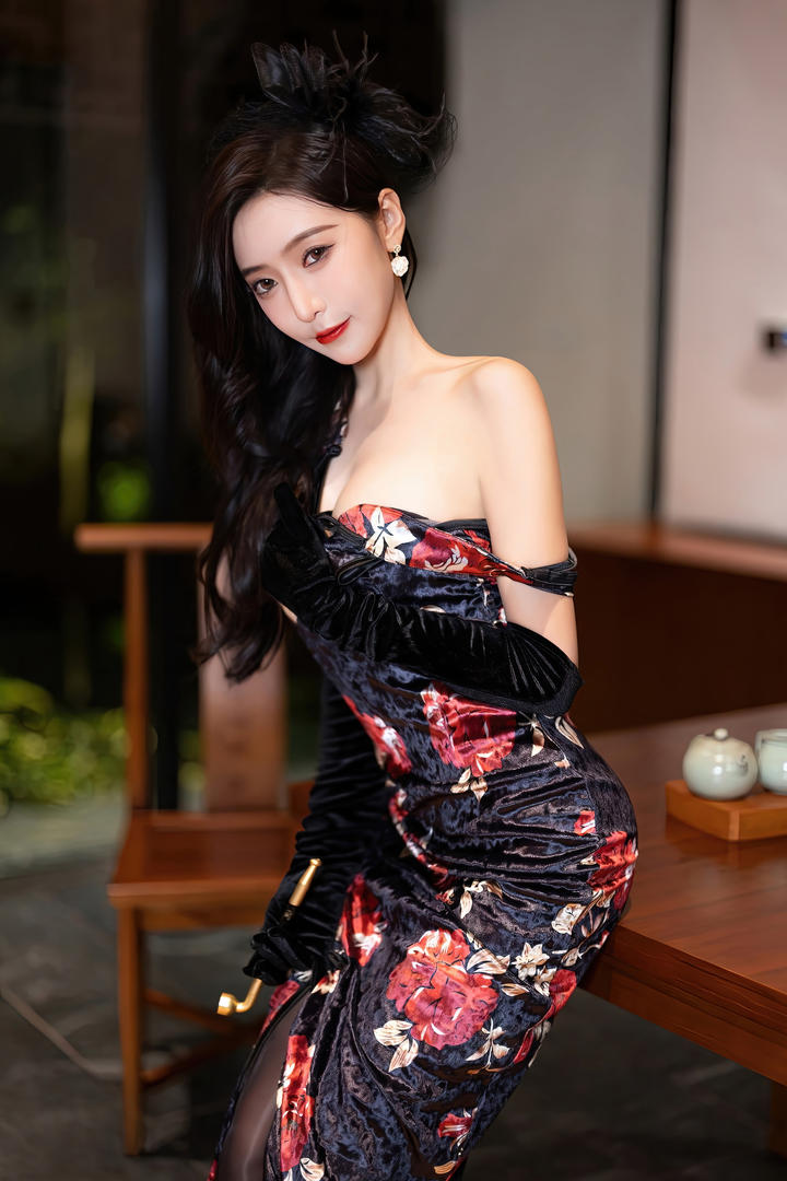 漂亮性感的旗袍美女茶艺师王馨瑶高清人体摄影图片