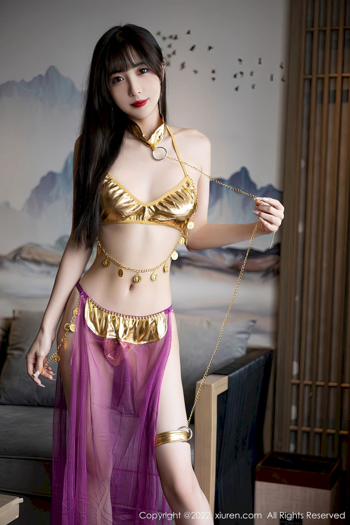 秀人网美女模特林星阑金色比基尼服饰曼妙身姿性感写真