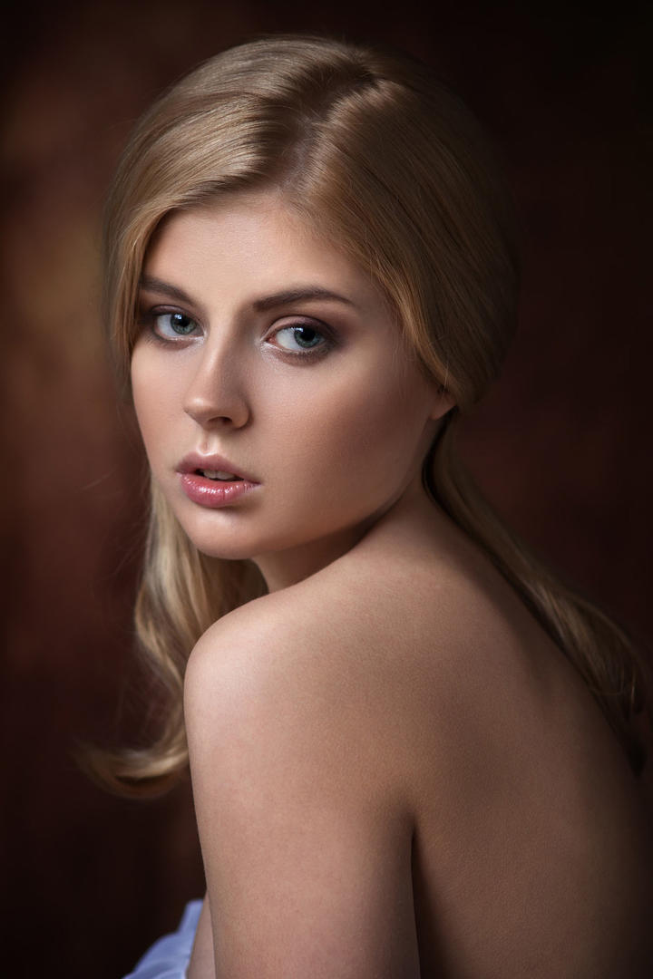 裸体欧美美少女肖像艺术写真图片