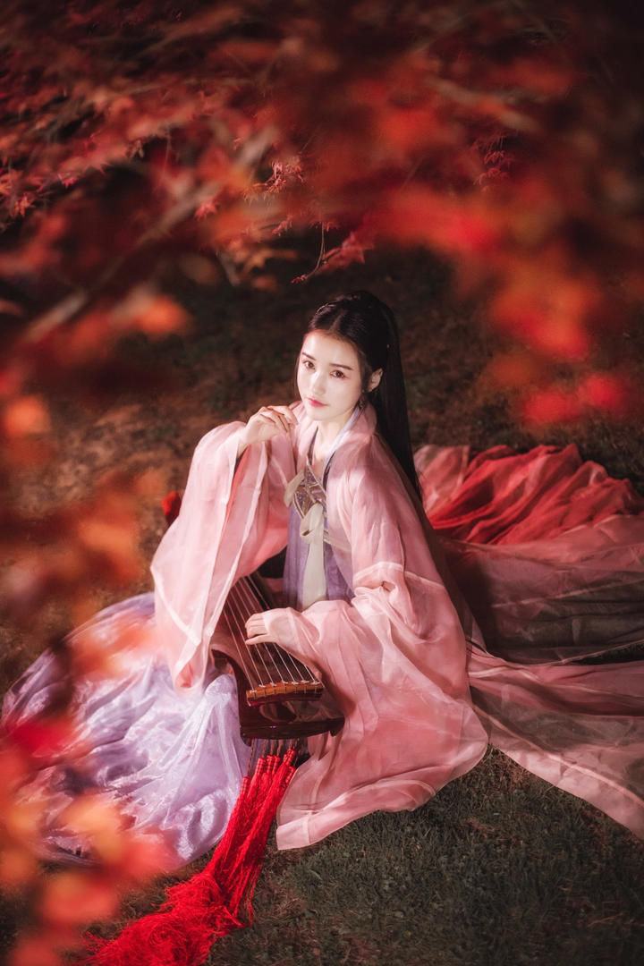 弹琴的古装汉服美女人像艺术摄影图片