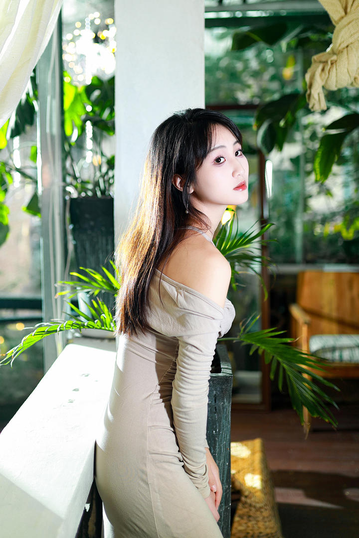 咖啡厅里的气质女神美女壁纸大全