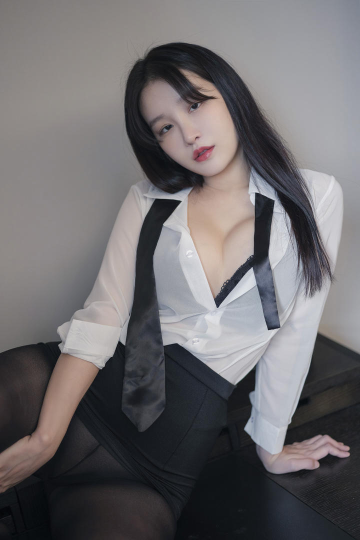 日韩丝袜美女极品女神性感套图下载