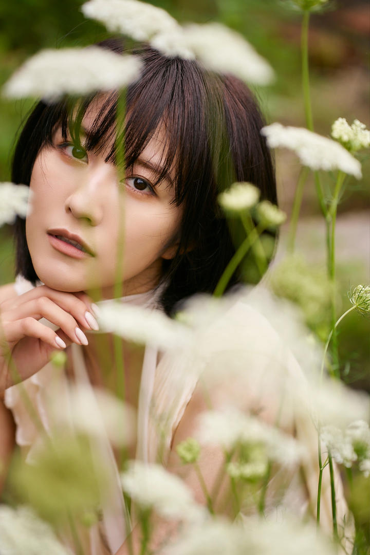 日本短发美女高清户外人像摄影图片