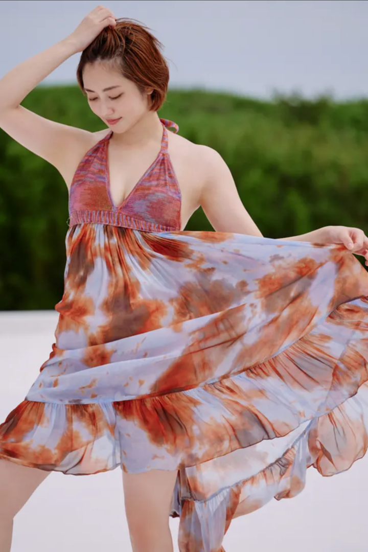 短发116美女写真图片