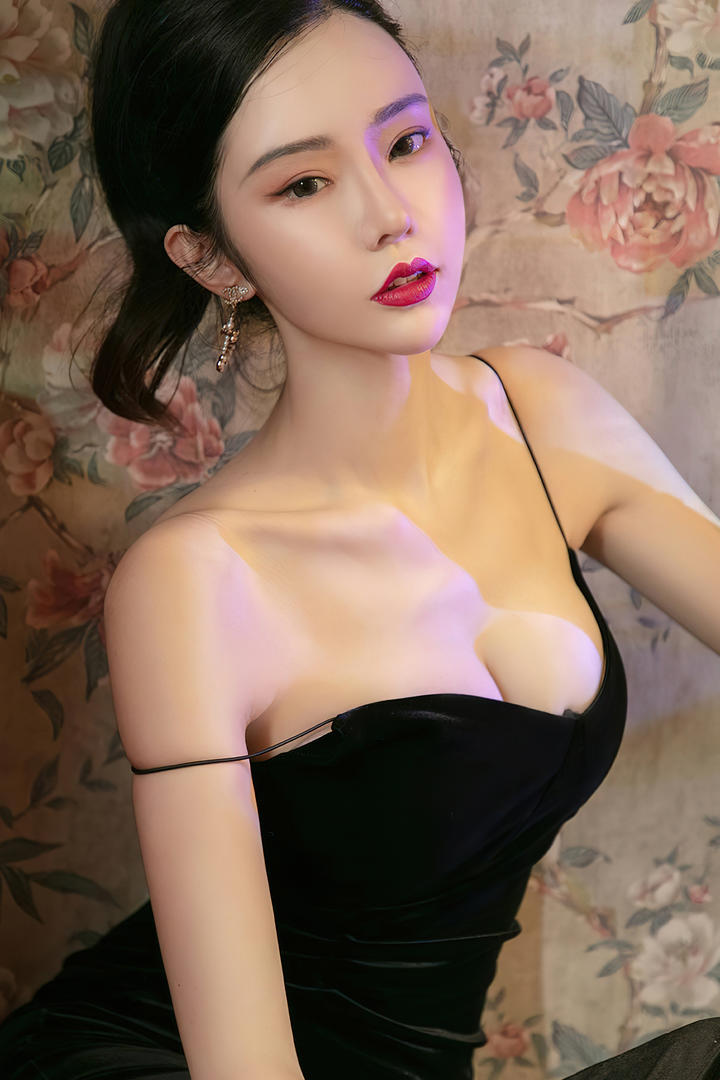 亚洲在线116极品美女性感写真集免费下载