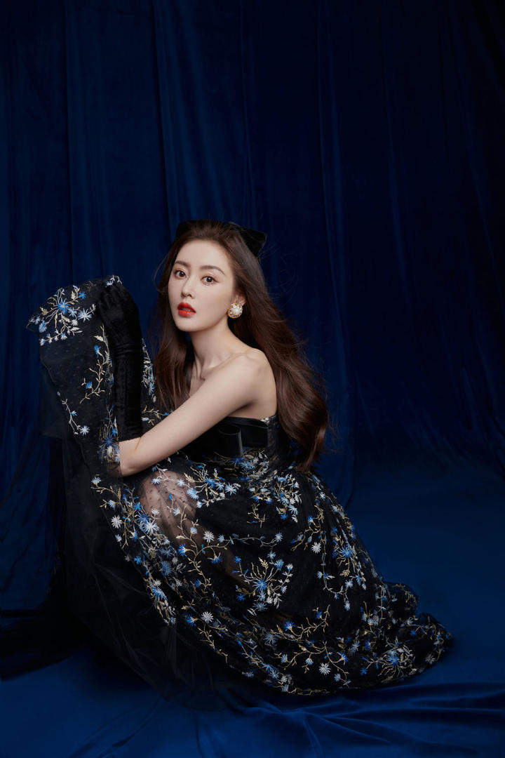 张天爱性感黑色长裙美女写真图片