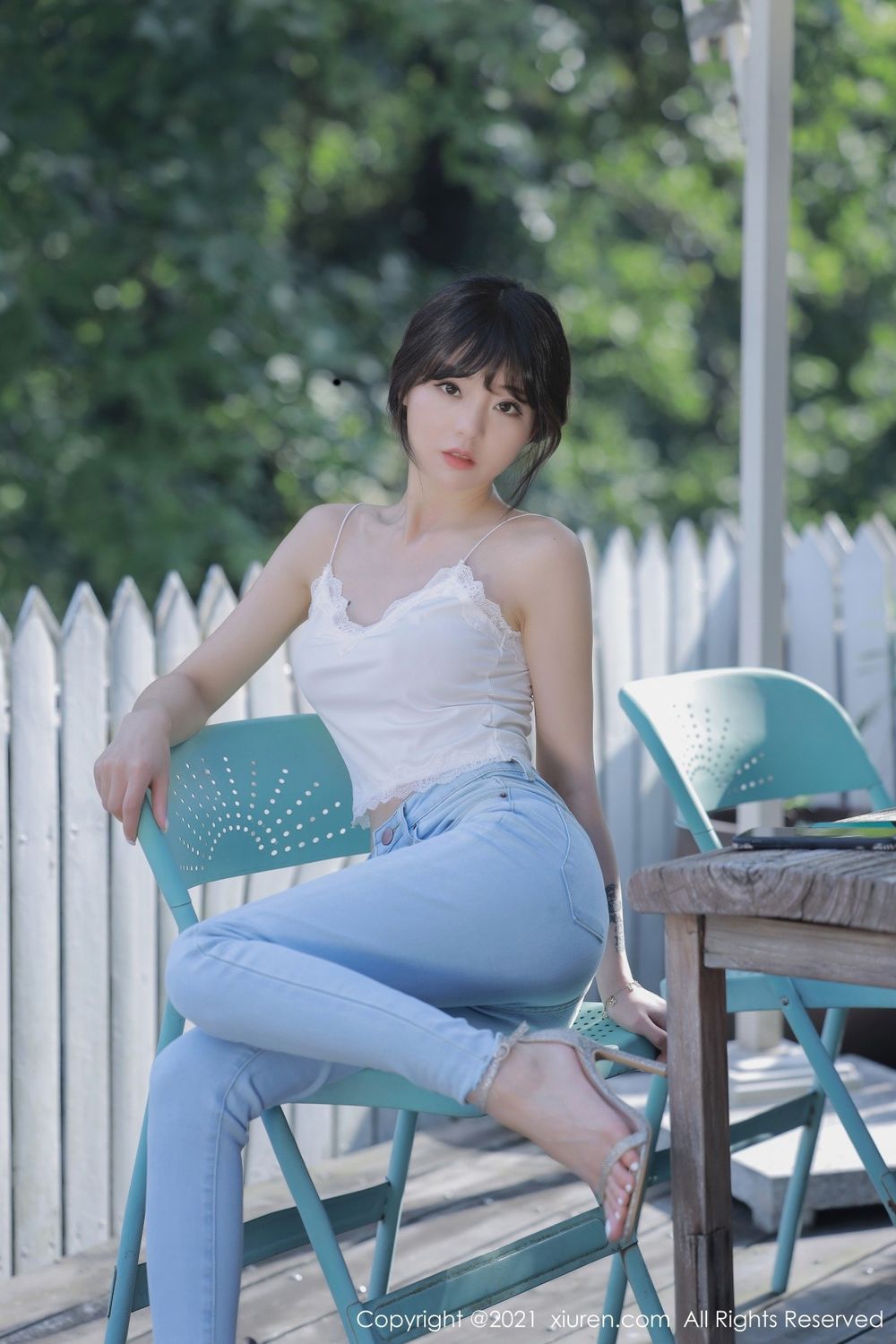 秀人网美女模特佘贝拉Bella率性牛仔裤蕾丝性感睡衣澳门旅拍