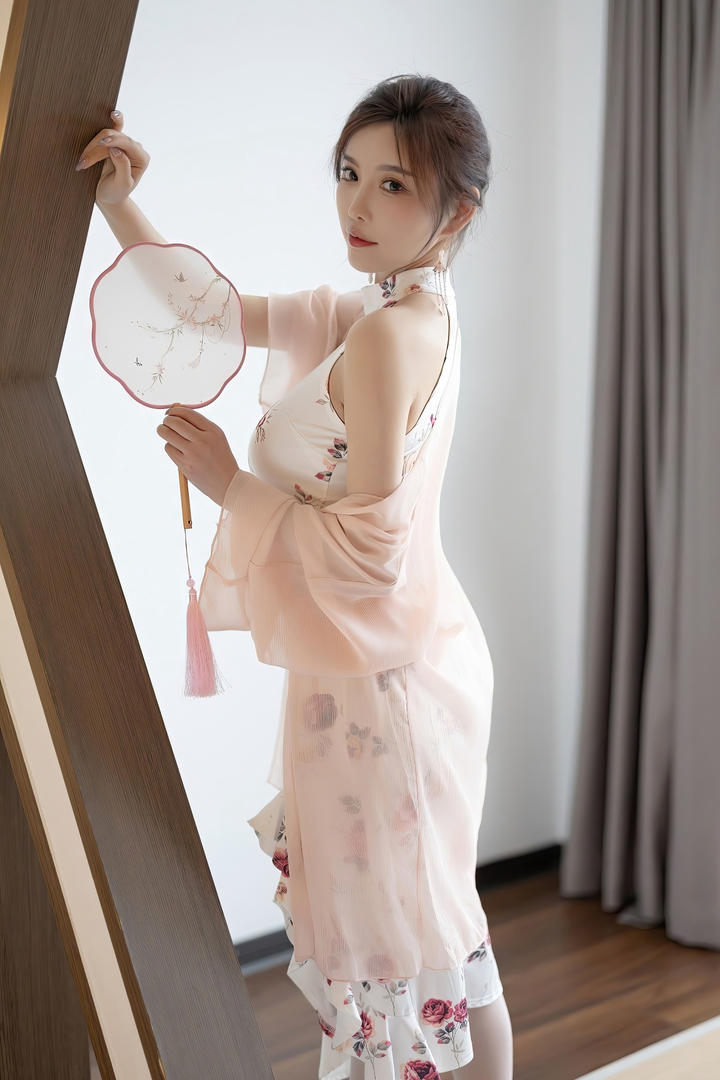 穿旗袍性感女神杨晨晨私拍套图免费下载