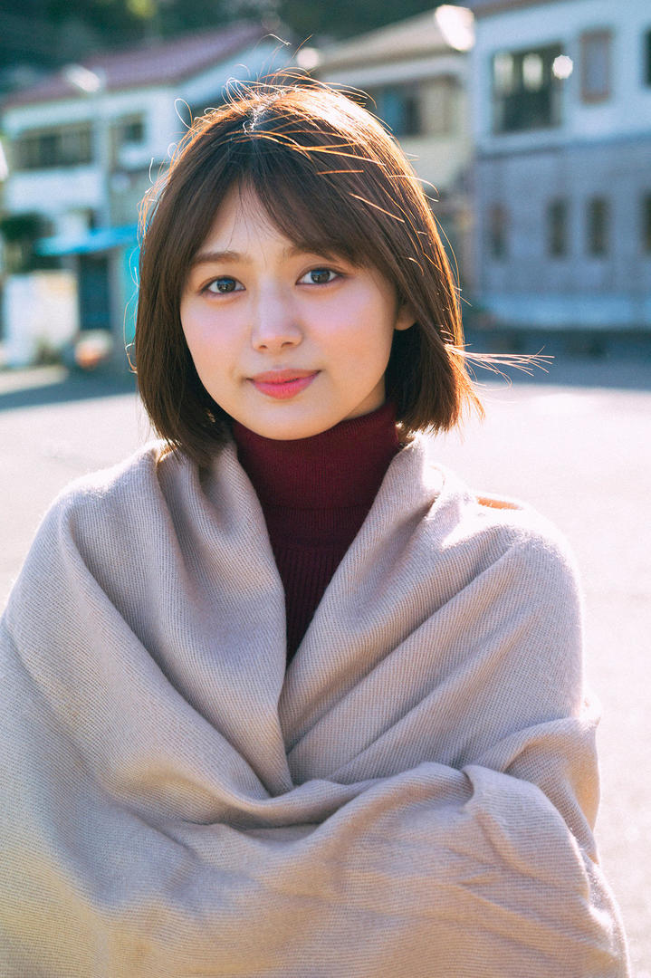 短发美女模特街拍图片