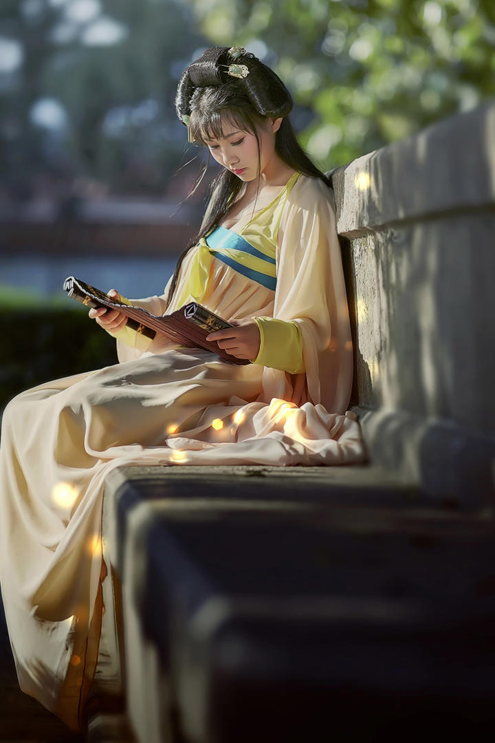 静静读书的唯美古装美女摄影写真图片