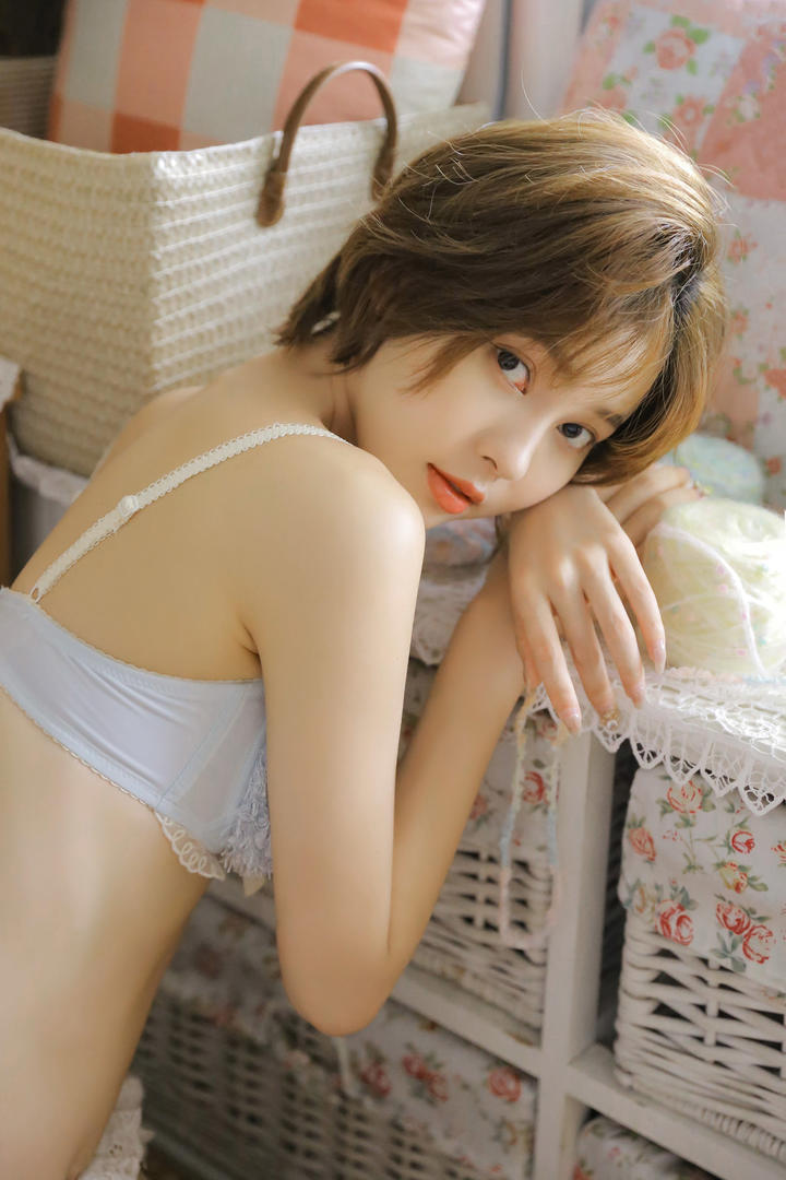 优模网美女主播高清生活照套图