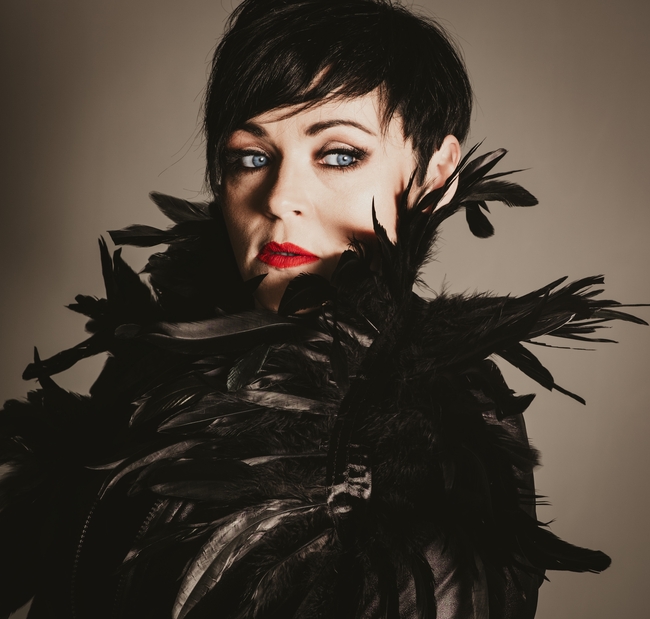 半老徐娘浓妆艳抹艺术写真摄影图片