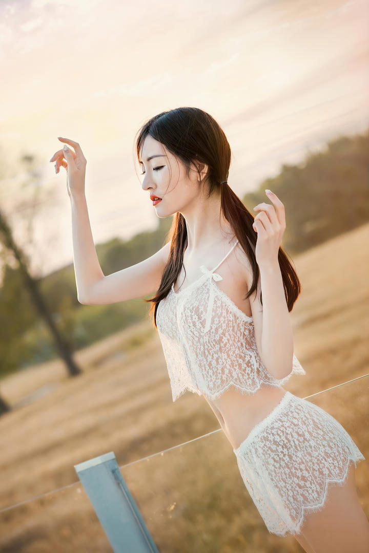 穿着透明内衣的双马尾清纯美女沈梦瑶图片