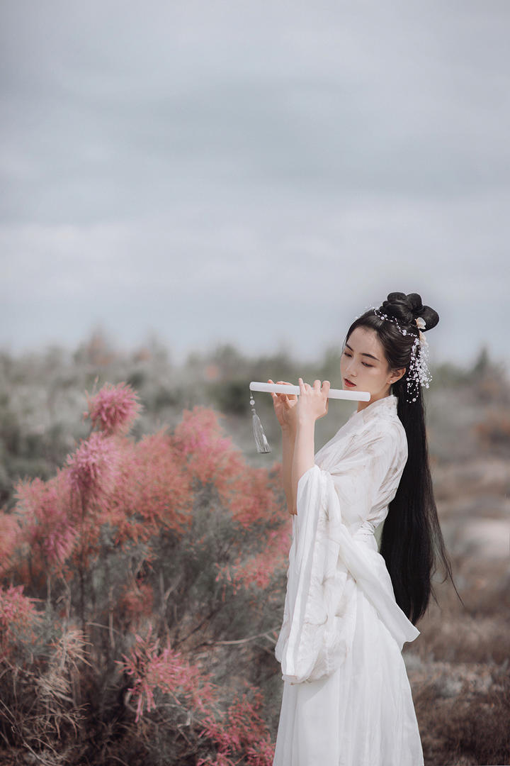 吹萧的气质小姐古装美女艺术写真图片