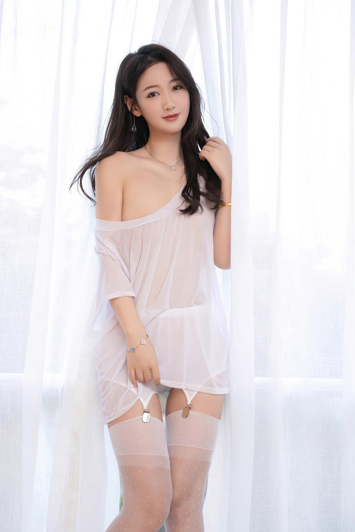 穿透明纱衣的性感国产嫩模唐安琪大尺度美女人体摄影图片